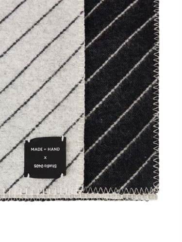 Made By Hand Pinstripe Throw 155x140 cm - Black OUTLET