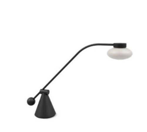 Stellar Works Mün Desk Lamp H: 52 cm - Sort/Hvid UDSTILLINGSMODEL OUTLET