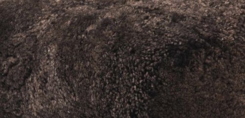 Audo Copenhagen Den Trætte Mand Fodskammel H: 36 cm - Lammeskind Espresso/Natural Oak